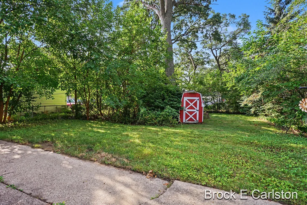 2315 Harding Avenue Muskegon, MI 49441
