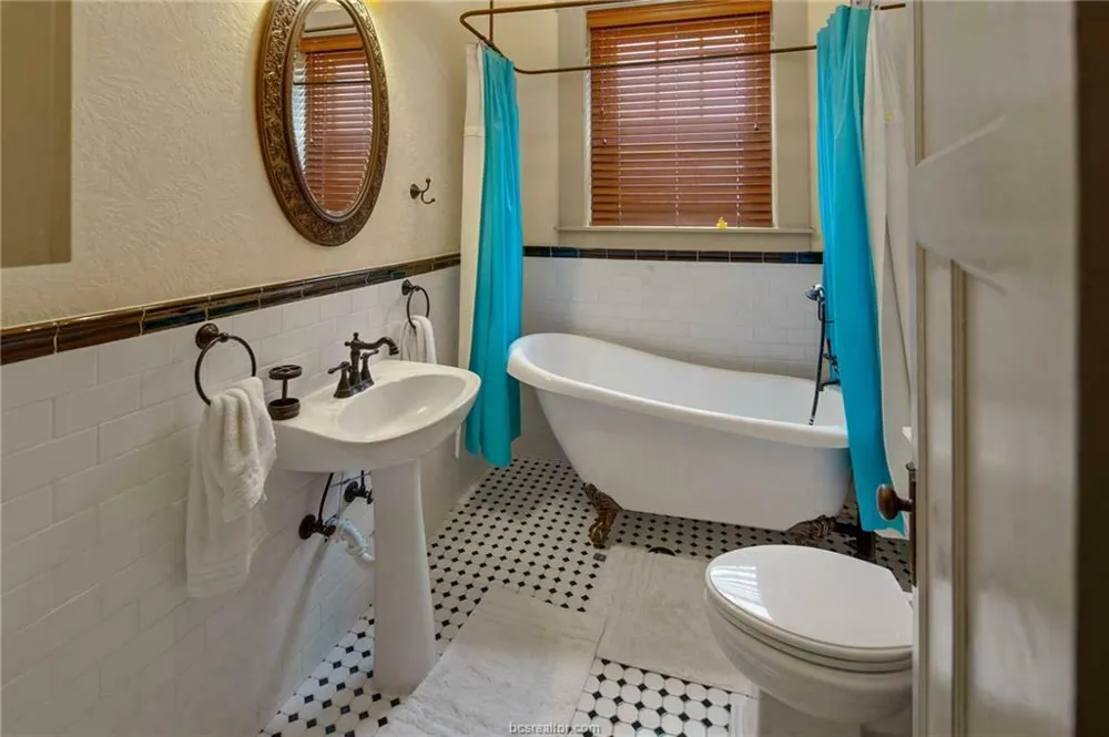 211 W Wm J Bryan Parkway Bryan, TX 77803