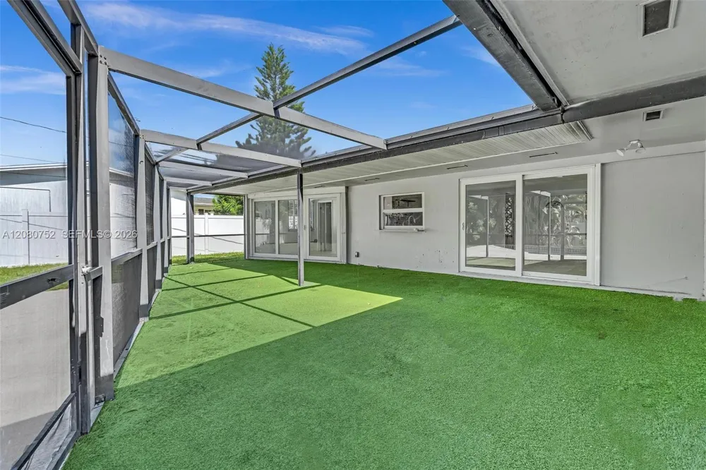 4810 Johnson St Hollywood, FL 33021