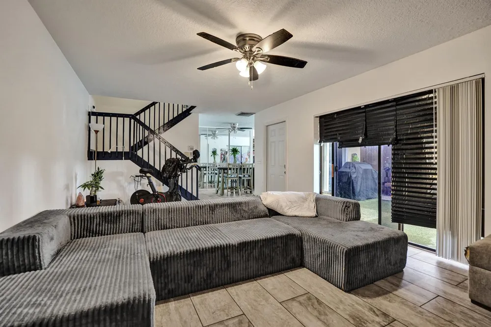 9993 NW 7th Street Plantation, FL 33324