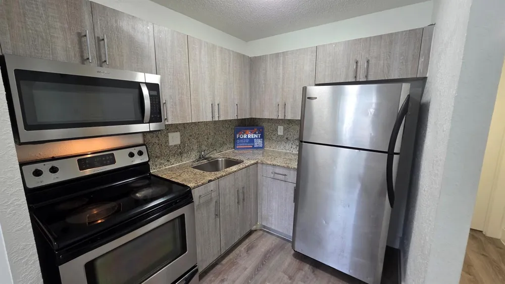 2843 FILLMORE STREET #F105 Hollywood, FL 33020