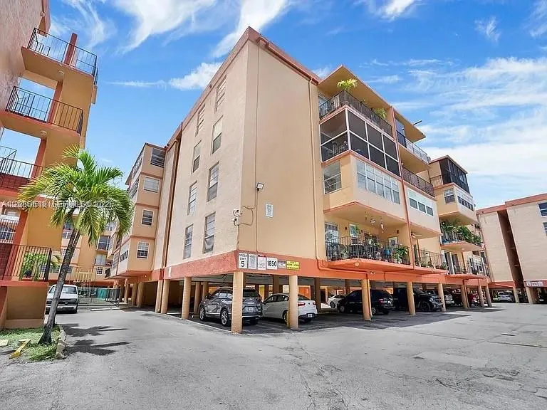 1850 W 56th St #2305 Hialeah, FL 33012