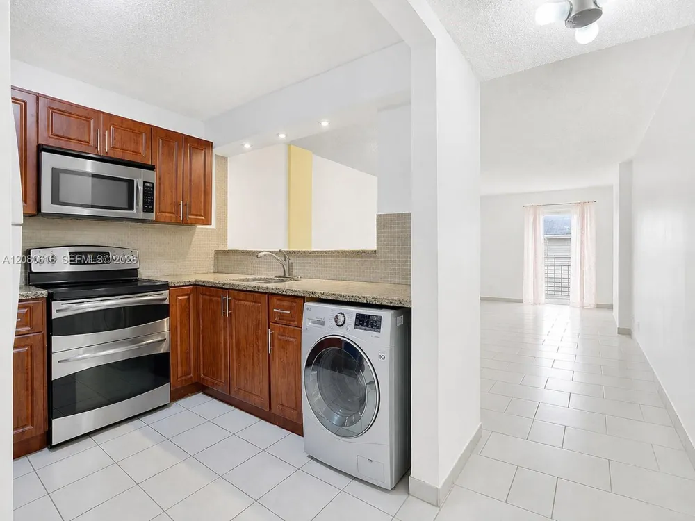1850 W 56th St #2305 Hialeah, FL 33012