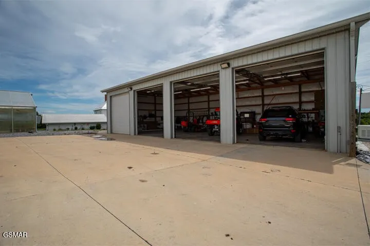 1917 Valley Home Road Dandridge, TN 37725