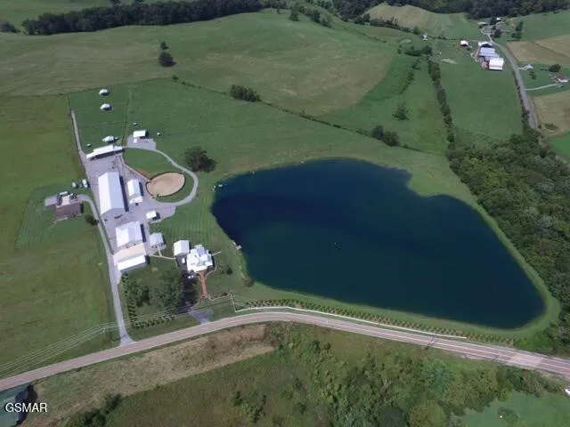 1917 Valley Home Road Dandridge, TN 37725