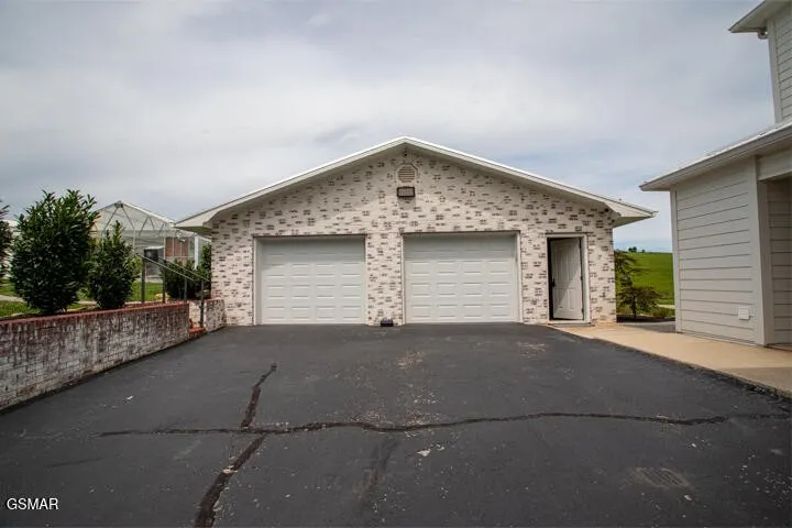 1917 Valley Home Road Dandridge, TN 37725