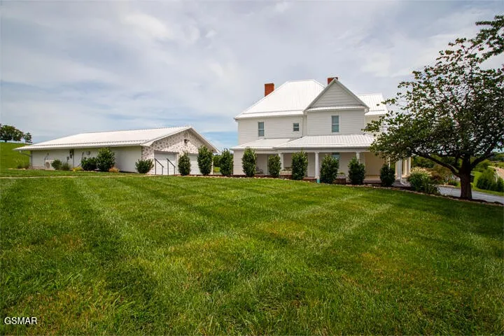 1917 Valley Home Road Dandridge, TN 37725
