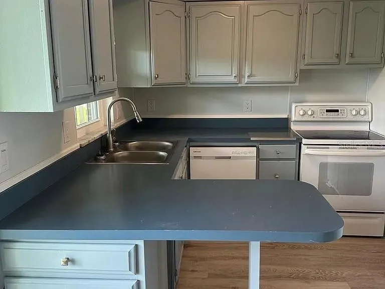 1920 E EDGEWOOD DRIVE #K9 Lakeland, FL 33803