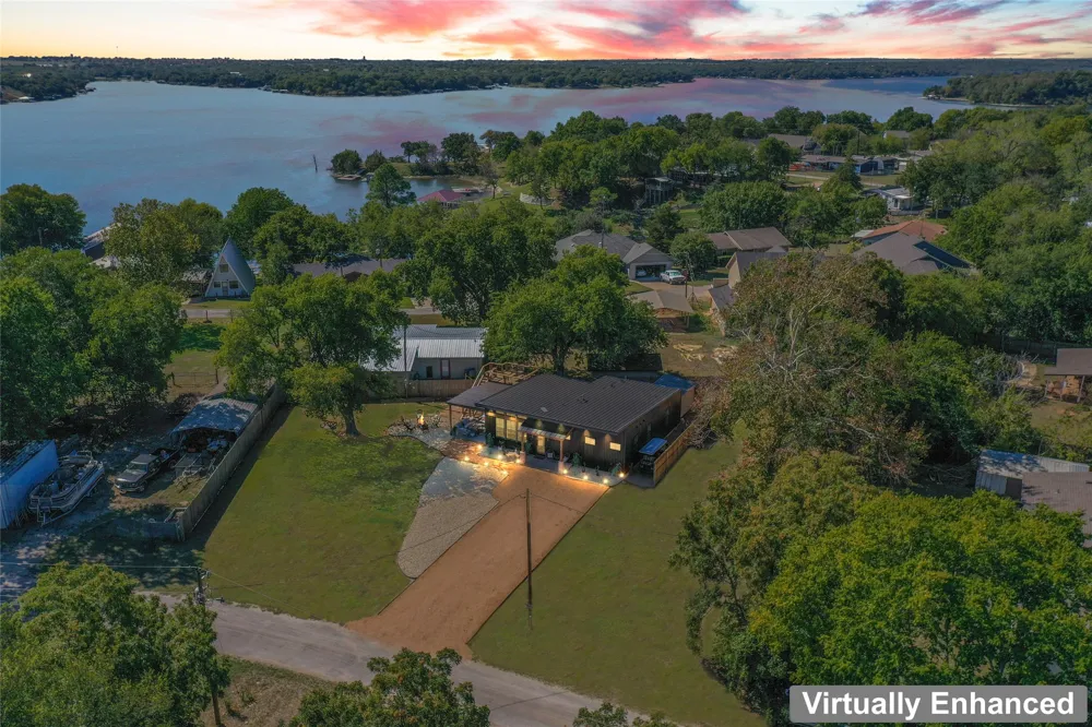 118 Bayside Circle Gainesville, TX 76240