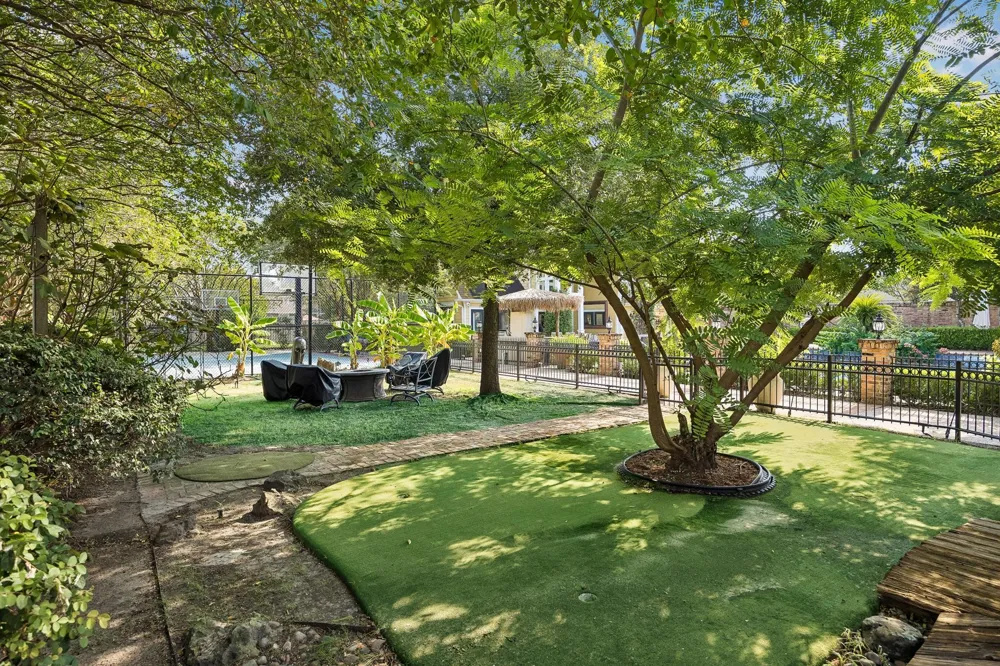 216 E 26th Street Houston, TX 77008