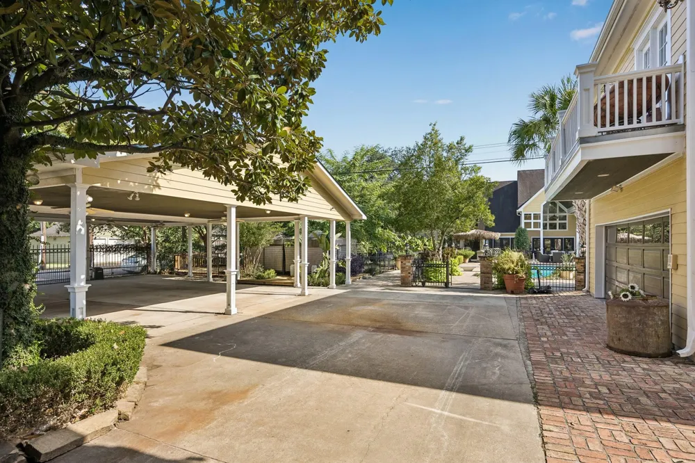 216 E 26th Street Houston, TX 77008