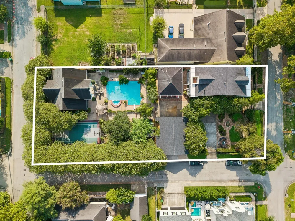 216 E 26th Street Houston, TX 77008