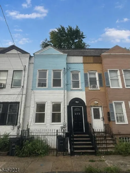 104 S 13Th St