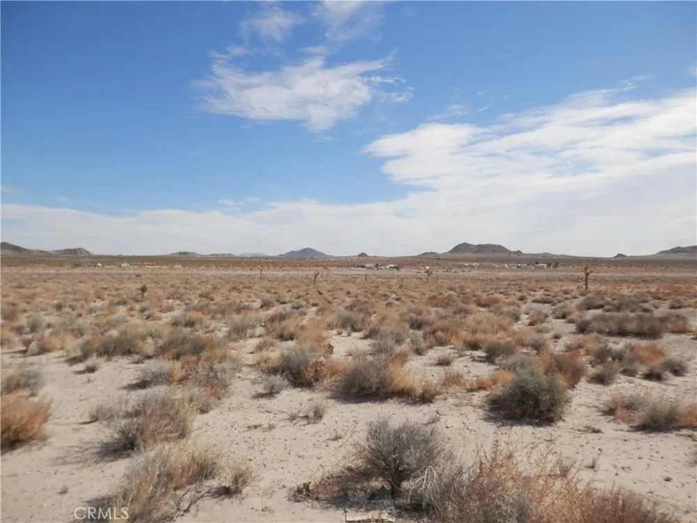 N O OLD WOMAN SPRING ROAD Lucerne Valley, CA 92356
