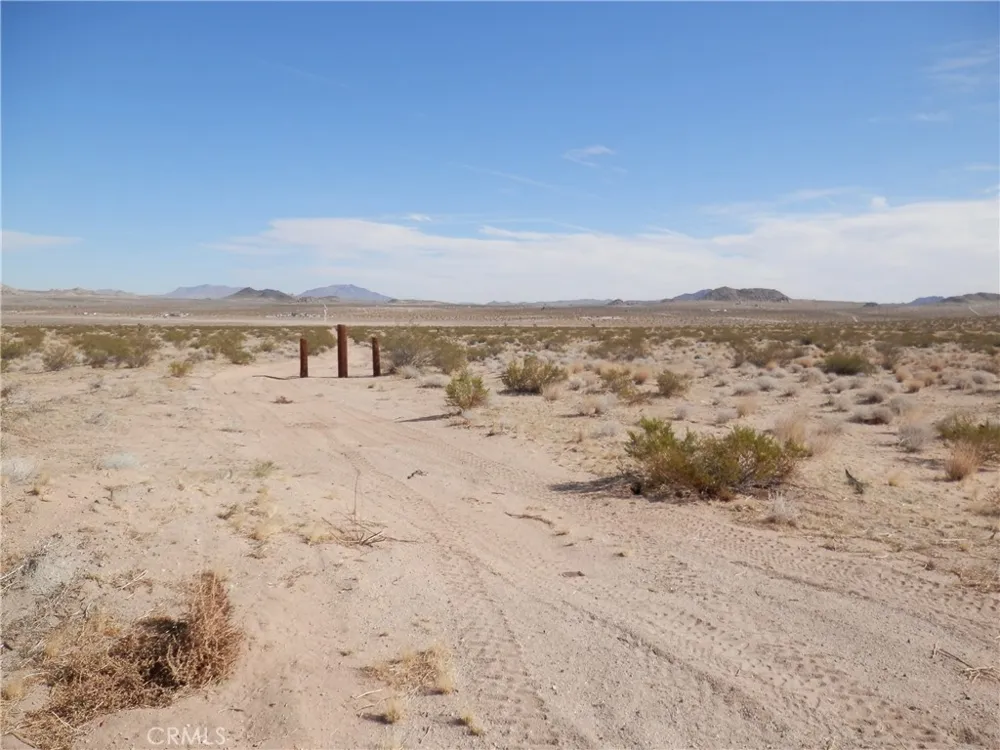 N O OLD WOMAN SPRING ROAD Lucerne Valley, CA 92356