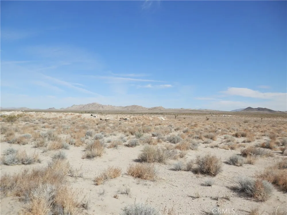 N O OLD WOMAN SPRING ROAD Lucerne Valley, CA 92356