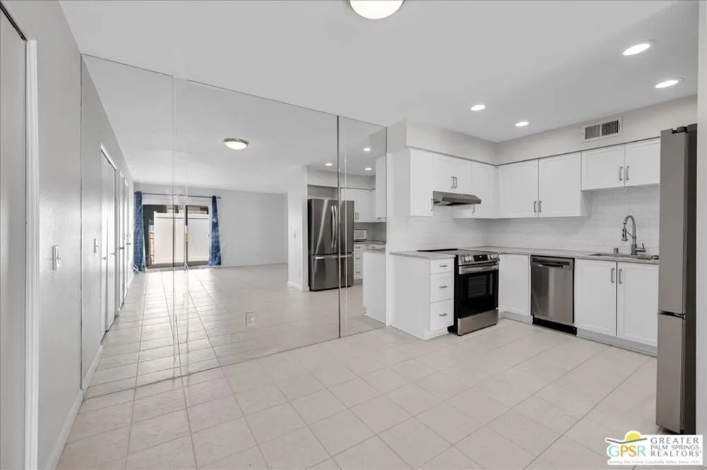 1241 S Sunflower Circle Palm Springs, CA 92262