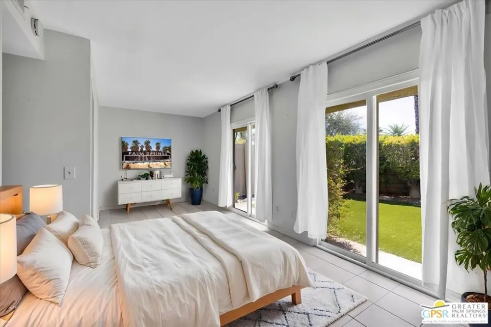 1241 S Sunflower Circle Palm Springs, CA 92262