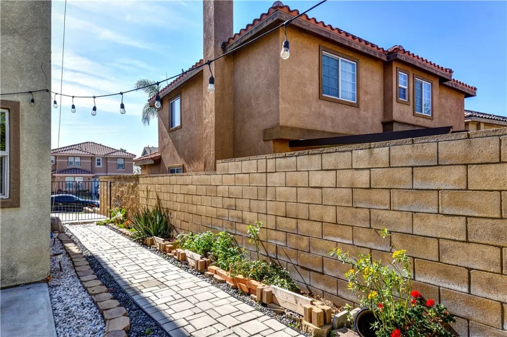 16442 El Revino Drive Fontana, CA 92336
