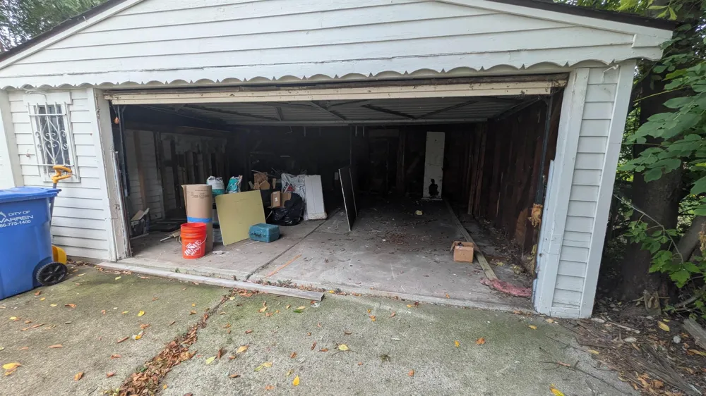 8708 Jewett Avenue Warren City, MI 48089
