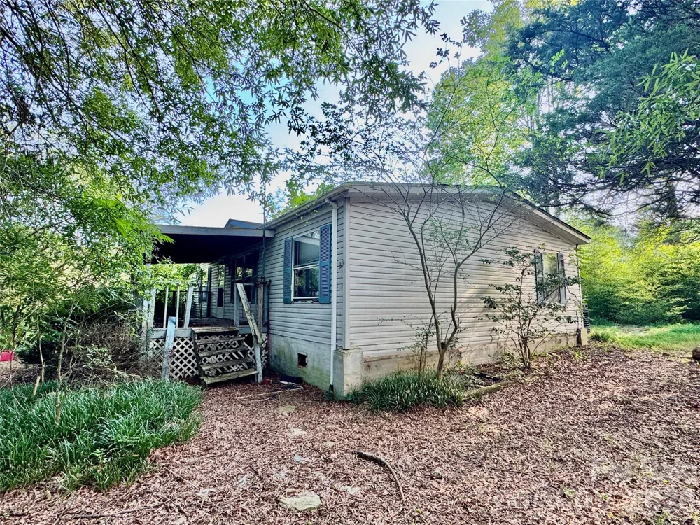 1104 Stage Coach Trail Yadkinville, NC 27055