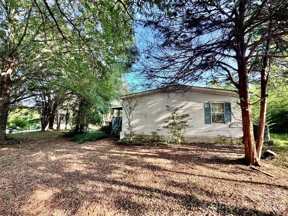 1104 Stage Coach Trail Yadkinville, NC 27055