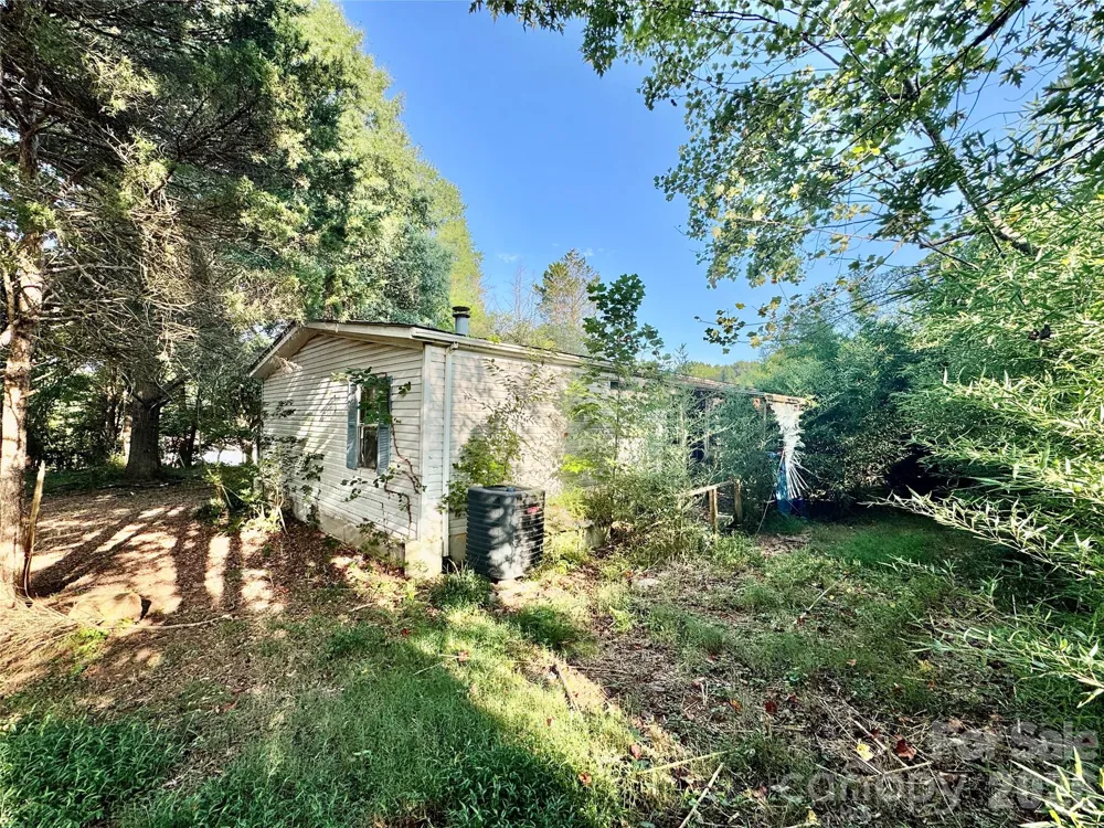 1104 Stage Coach Trail Yadkinville, NC 27055