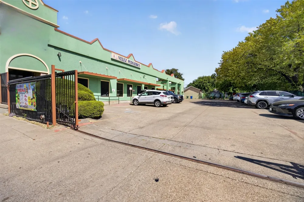 817 W Jefferson Boulevard Dallas, TX 75208