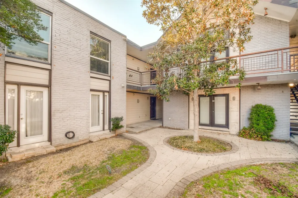 2722 Knight Street #124A Dallas, TX 75219