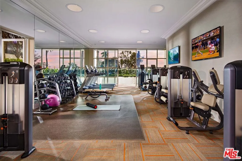 1221 W OCEAN AVENUE #906 Santa Monica, CA 90401