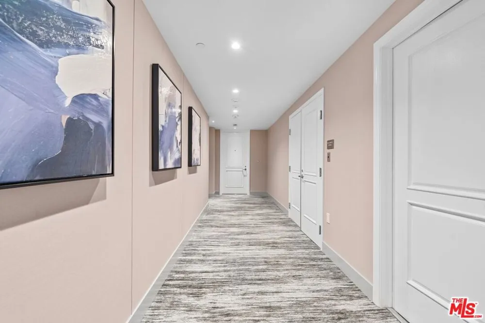 1221 W OCEAN AVENUE #906 Santa Monica, CA 90401