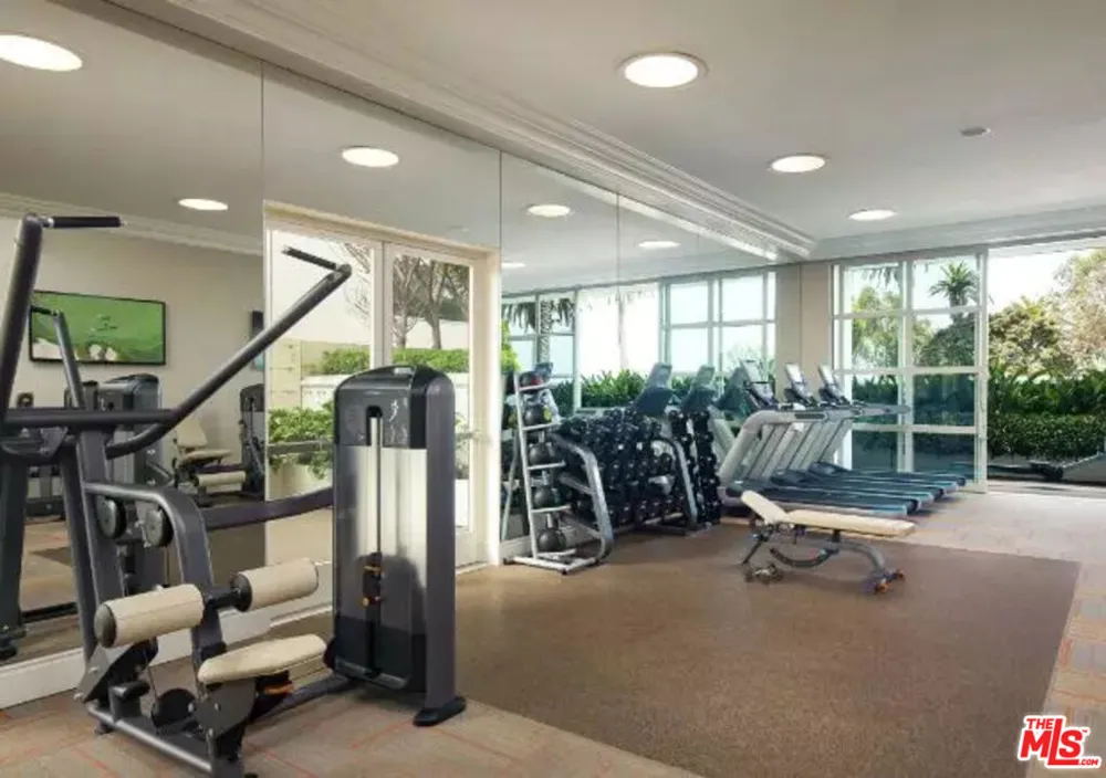 1221 W OCEAN AVENUE #906 Santa Monica, CA 90401