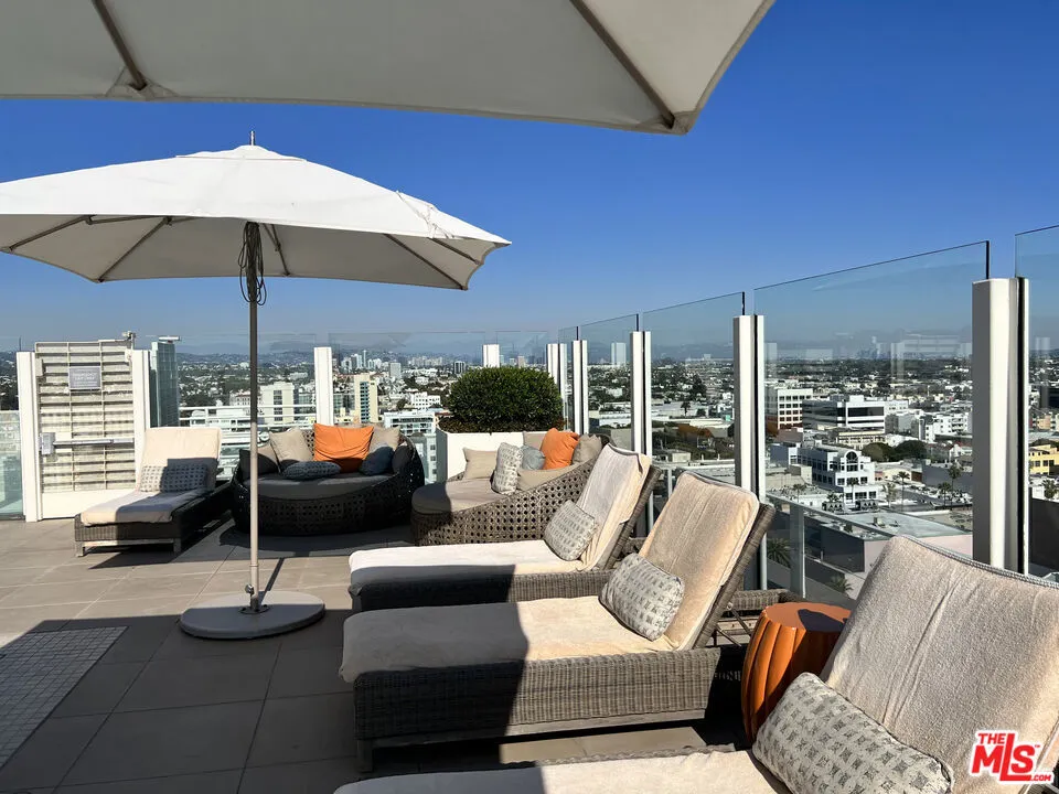 1221 W OCEAN AVENUE #906 Santa Monica, CA 90401