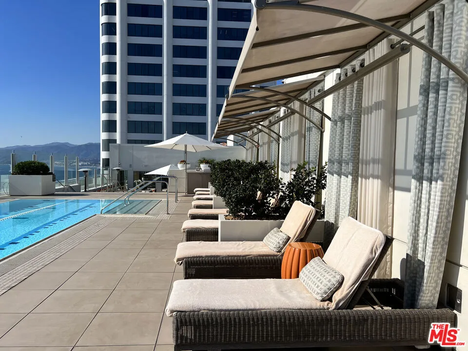 1221 W OCEAN AVENUE #906 Santa Monica, CA 90401