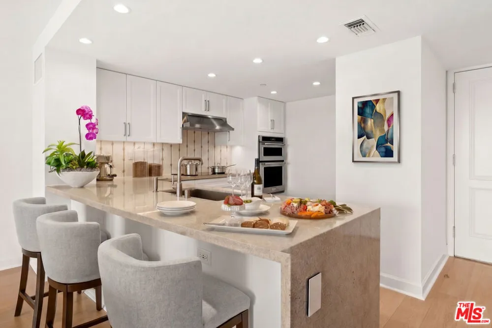 1221 W OCEAN AVENUE #906 Santa Monica, CA 90401