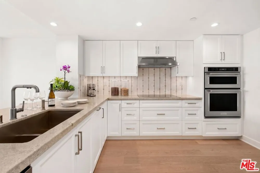1221 W OCEAN AVENUE #906 Santa Monica, CA 90401