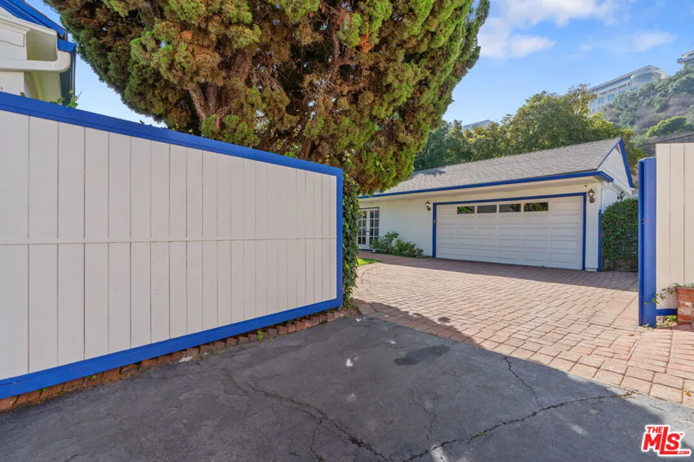 11806 Bellagio Road Los Angeles, CA 90049
