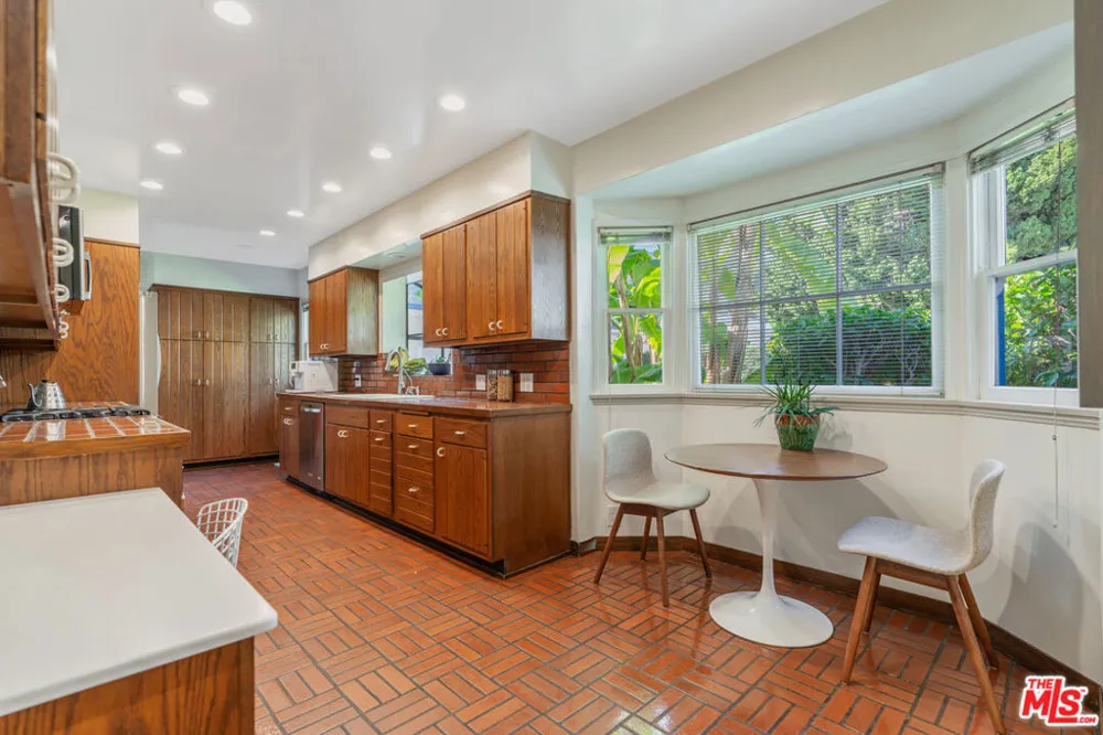 11806 Bellagio Road Los Angeles, CA 90049