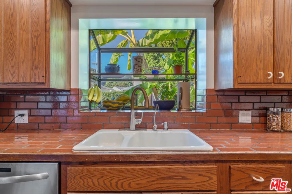 11806 Bellagio Road Los Angeles, CA 90049