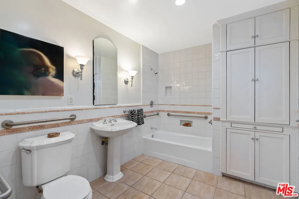 11806 Bellagio Road Los Angeles, CA 90049