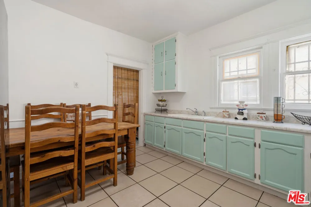 1030 W 20th Street Los Angeles, CA 90007