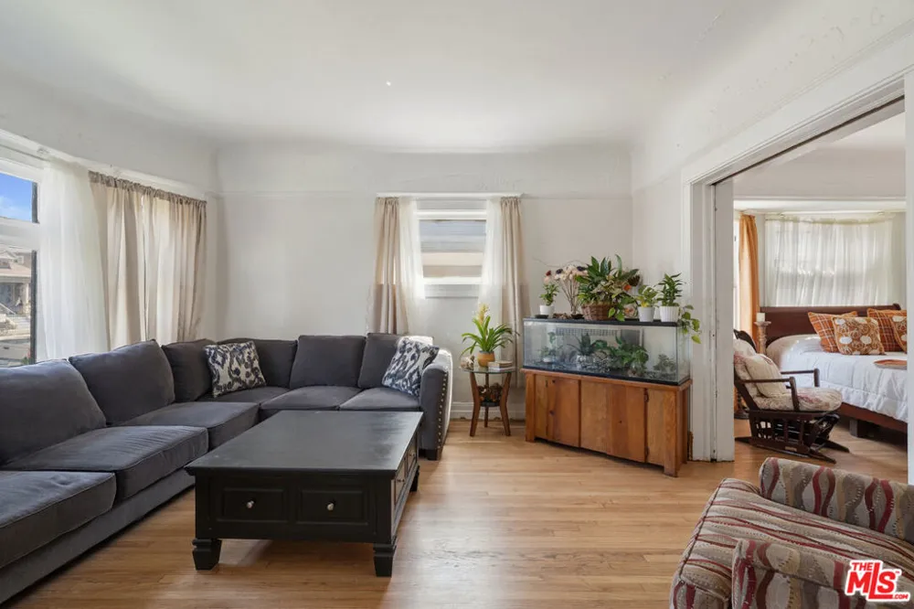 1030 W 20th Street Los Angeles, CA 90007