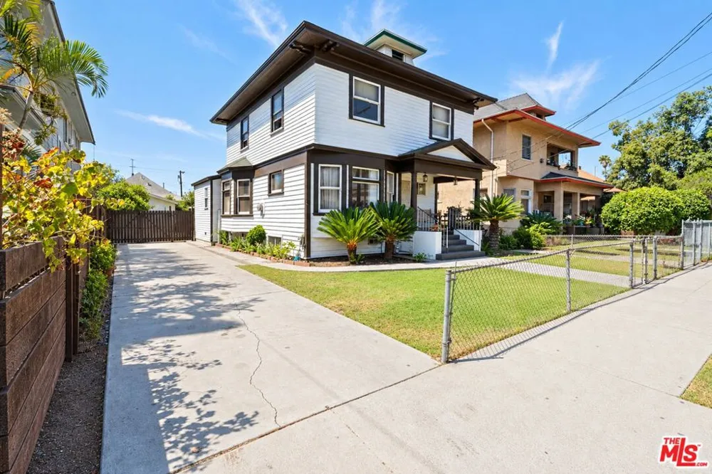 1030 W 20th Street Los Angeles, CA 90007