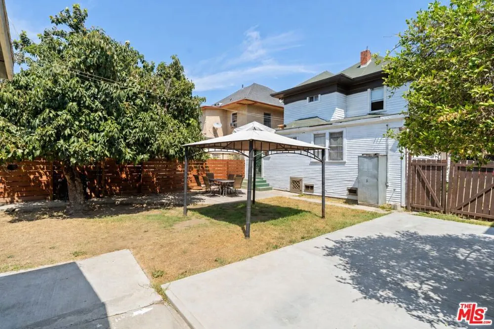 1030 W 20th Street Los Angeles, CA 90007