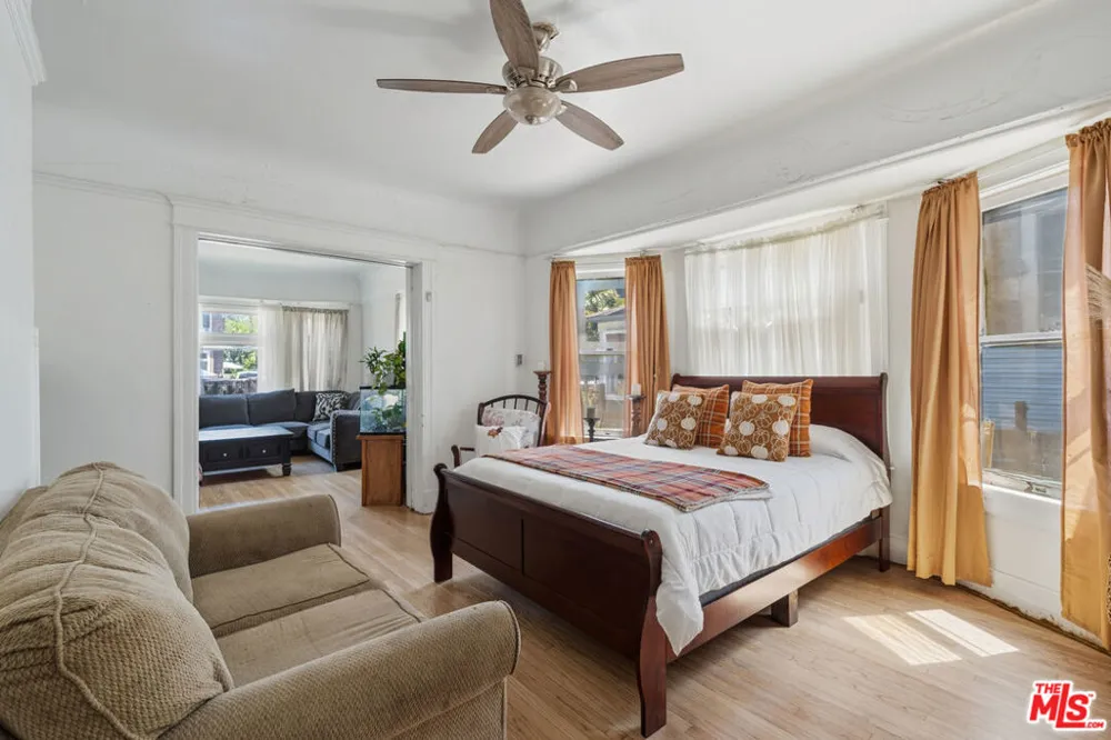 1030 W 20th Street Los Angeles, CA 90007