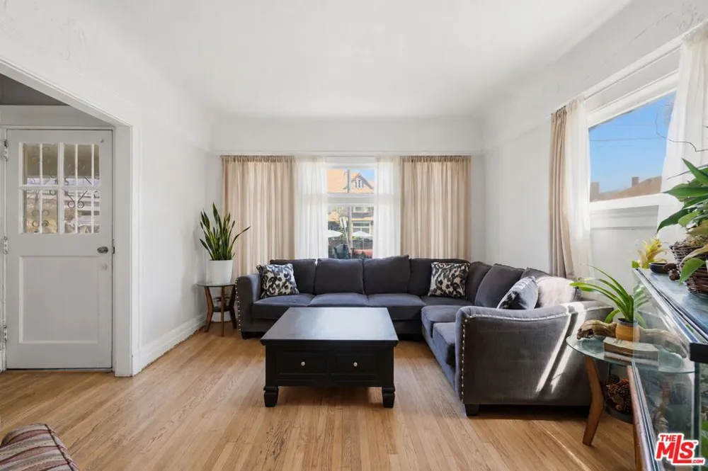 1030 W 20th Street Los Angeles, CA 90007