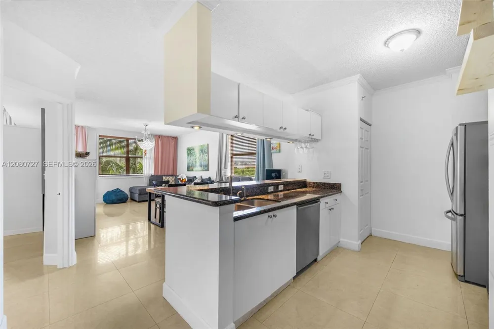 17150 Bay Rd #2516 Sunny Isles Beach, FL 33160