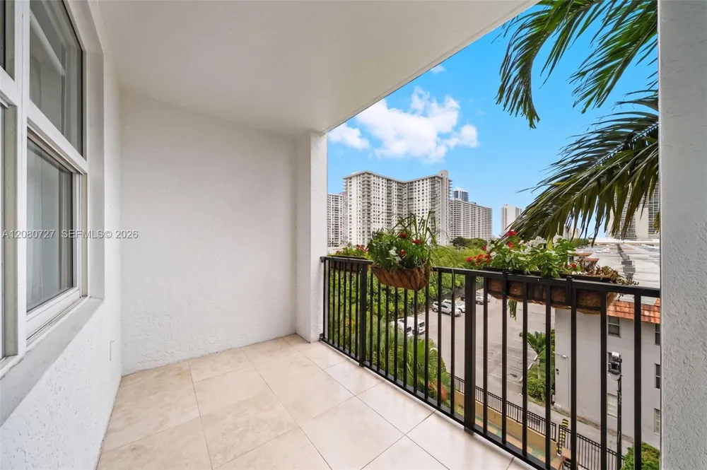 17150 Bay Rd #2516 Sunny Isles Beach, FL 33160
