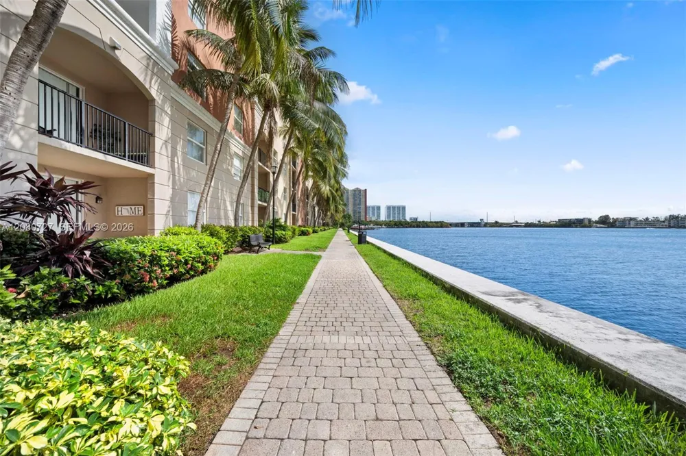 17150 Bay Rd #2516 Sunny Isles Beach, FL 33160