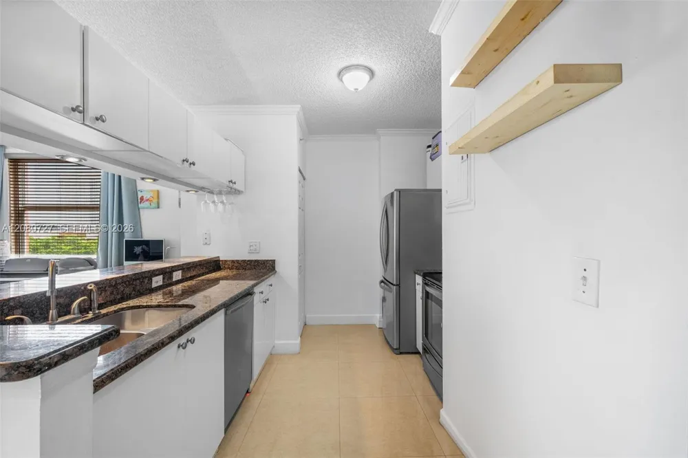 17150 Bay Rd #2516 Sunny Isles Beach, FL 33160
